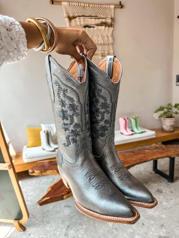 Texas Boots de Piel Plata Menta bordado en Flores