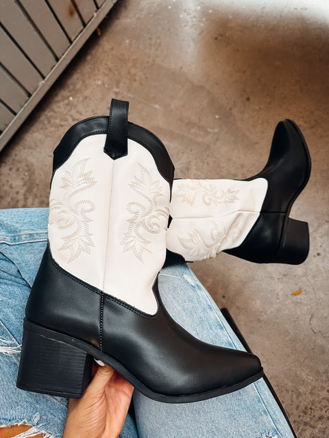 Santa Fe Short Ice & Black Boots