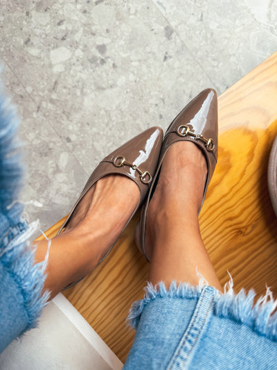 Slingback Flats Taupe Charol Hebilla dorada