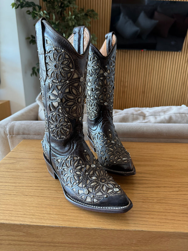 Texas Boots de Piel Chocolate con diseño calado