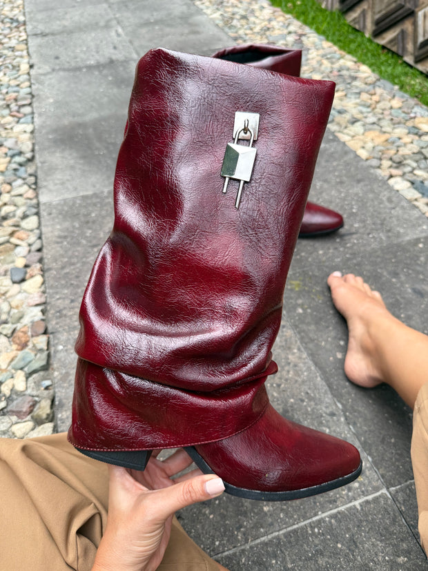 Slouchy Padlock Boots Vino Cortas