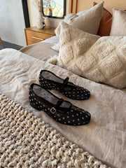 Black Dots Flats