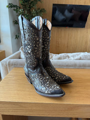 Texas Boots de Piel Chocolate con diseño calado
