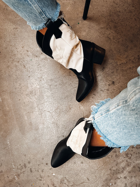 Santa Fe Short Ice & Black Boots