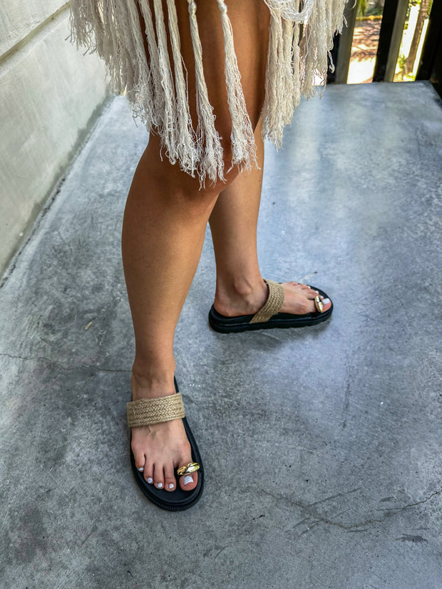 Doit Yute Black Sandals