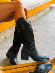 Suede Studs Boots Negras
