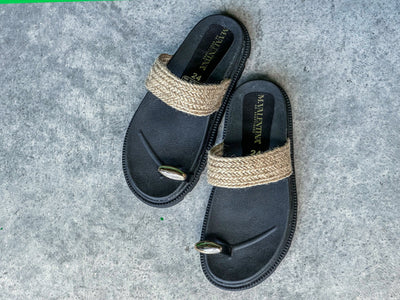 Doit Yute Black Sandals