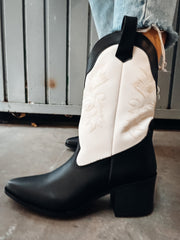 Santa Fe Short Ice & Black Boots