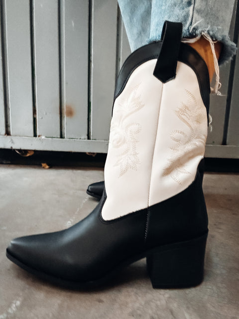 Santa Fe Short Ice & Black Boots