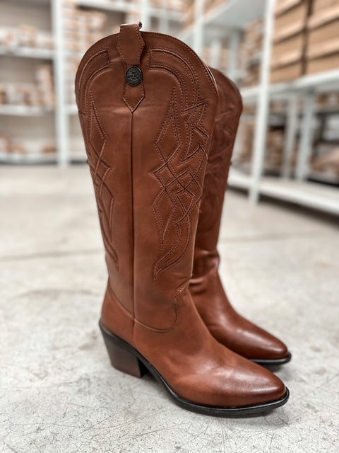 Castaña Noble | Botas Cowboy con Bordado Elegante y Acabado Pulido