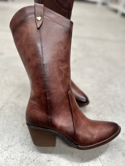 Wild Root | Botas Cowboy Minimal Marrón con Tacón y Corazón Metálico