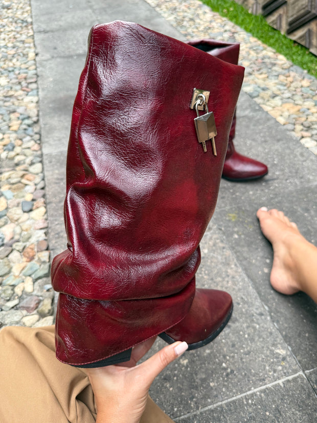 Slouchy Padlock Boots Vino Cortas