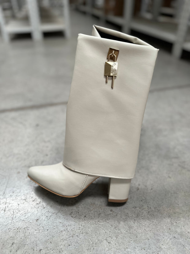 Valle Padlock Boots White