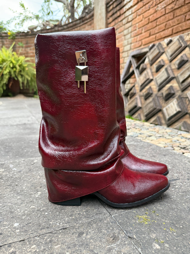 Slouchy Padlock Boots Vino Cortas