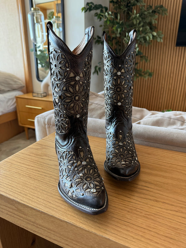 Texas Boots de Piel Chocolate con diseño calado