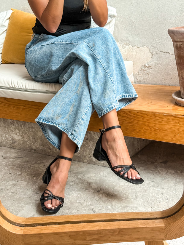 Mia Heels Tiras Negro
