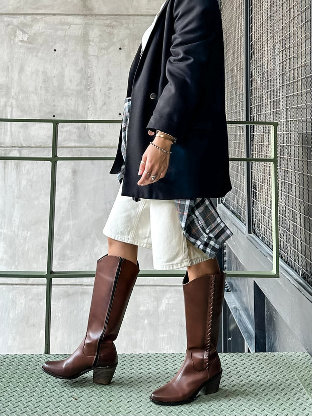 Curl Camel Boots