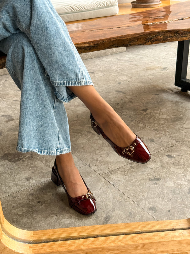 Mia Heels Clásicos Con hebilla dorada Tacón mini Vino