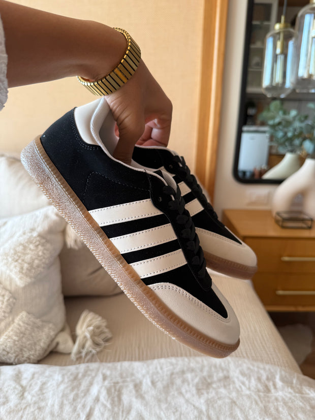Sporty Black White Point  Sneakers