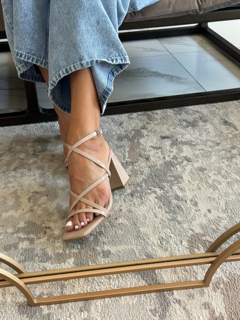 Miami Nude Charol Heels Doble estilo