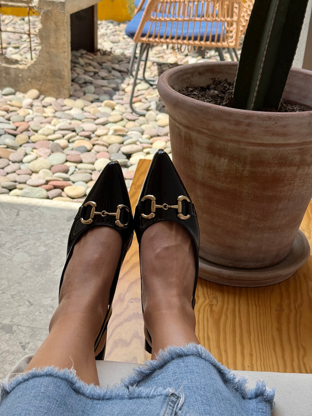 Slingback Flats Negro Charol Hebilla dorada Grande