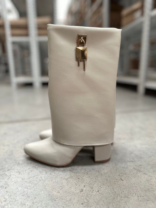 Valle Padlock Boots White