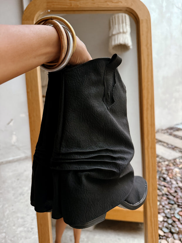 Old Hood Black Boots