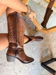 Eagle Studs Boots Camel