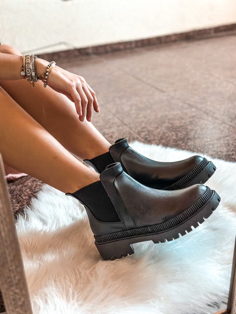 Harlem Simple Black Boots