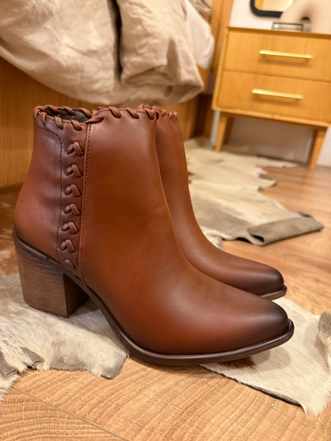 Routs Short Camel Boots