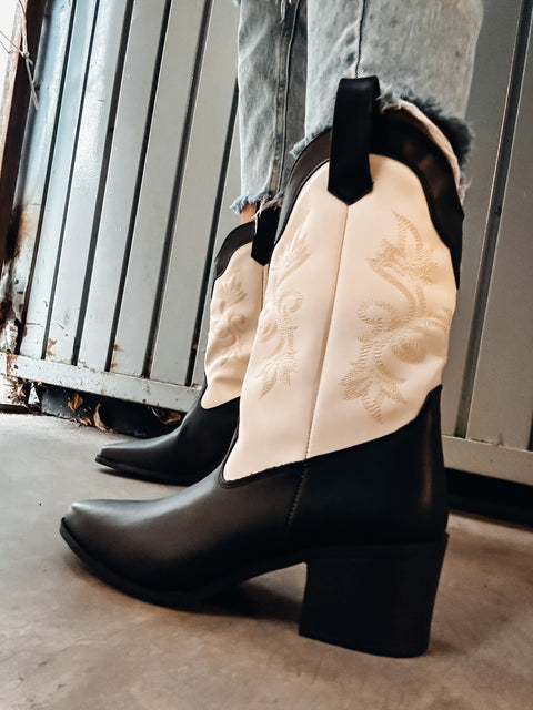 Santa Fe Short Ice & Black Boots