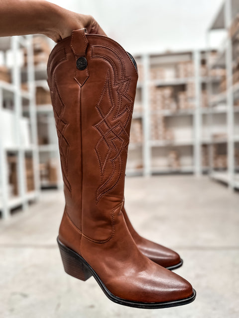 Castaña Noble | Botas Cowboy con Bordado Elegante y Acabado Pulido
