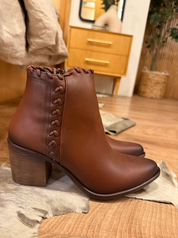 Routs Short Camel Boots