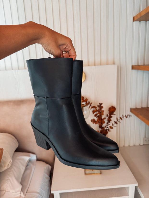 Dorian Black Boots