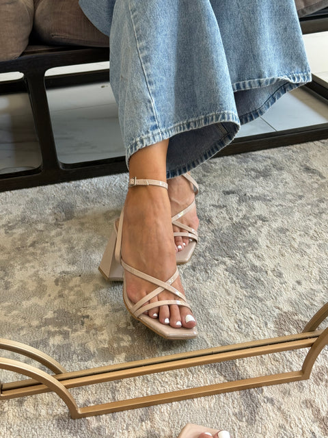 Miami Nude Charol Heels Doble estilo