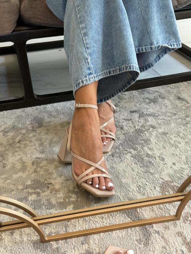 Miami Nude Charol Heels Doble estilo