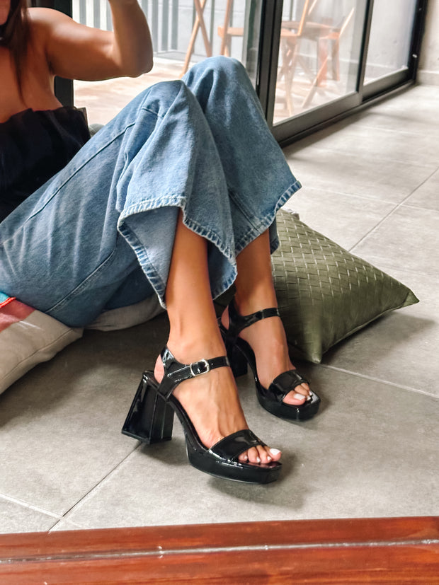 Kendra Heels De Charol Negro
