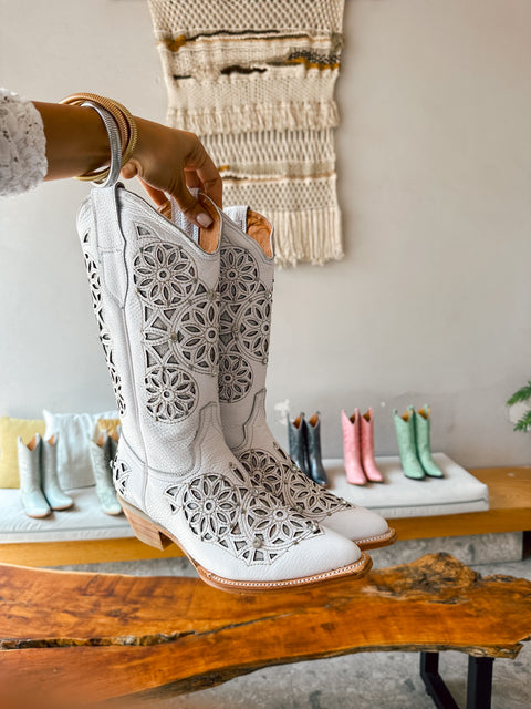 Texas Boots de Piel Blancas con diseño calado