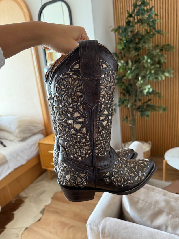 Texas Boots de Piel Chocolate con diseño calado