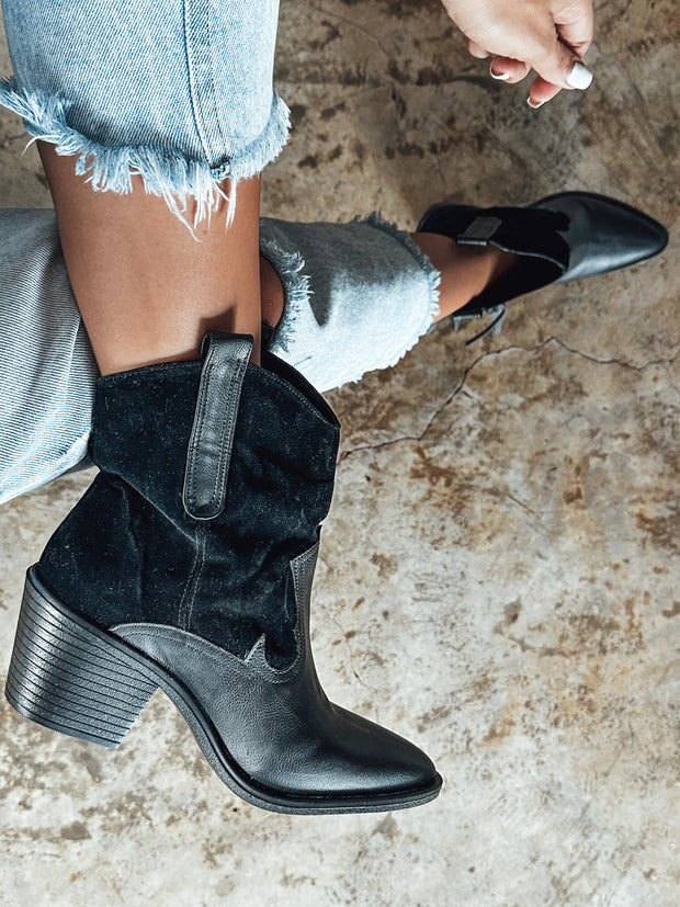 Cowgirl Lateral Fringe Black Boots