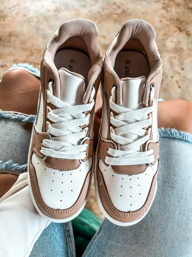 Sportif Tip Nude And White Sneakers