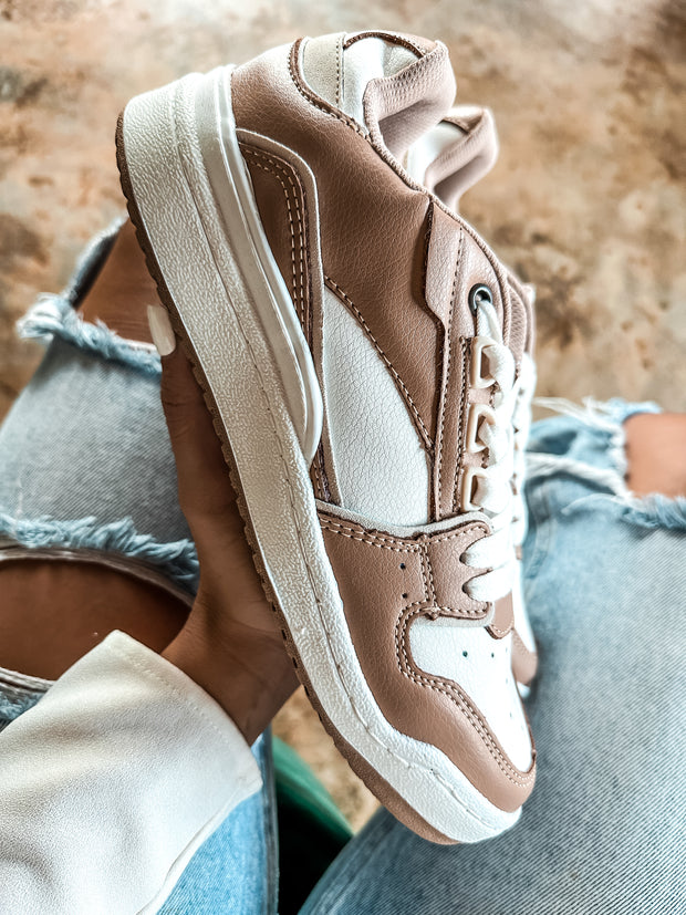Sportif Tip Nude And White Sneakers