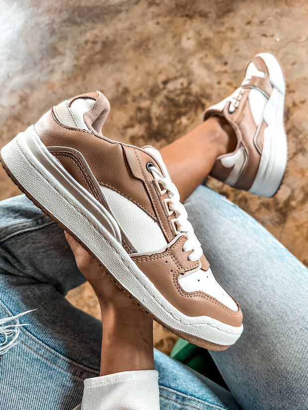 Sportif Tip Nude And White Sneakers