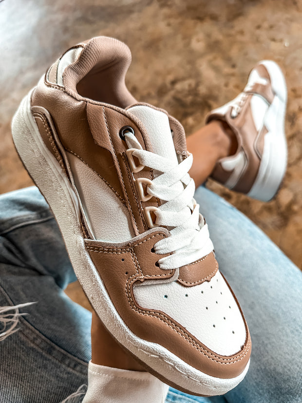 Sportif Tip Nude And White Sneakers