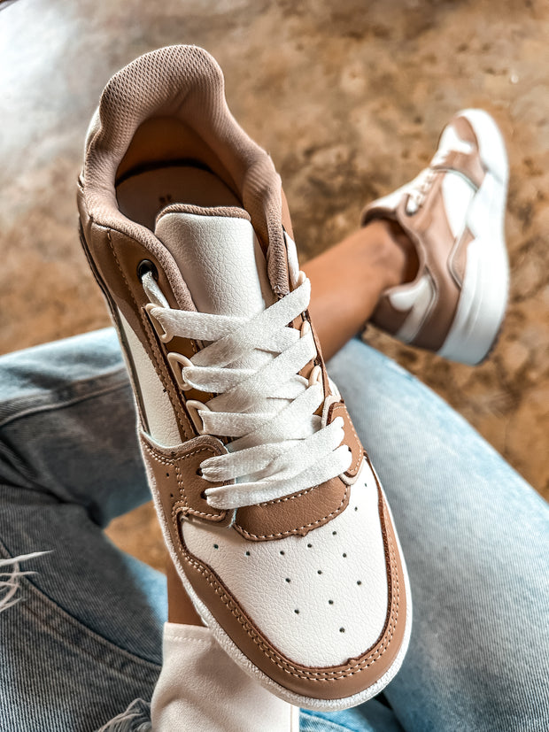 Sportif Tip Nude And White Sneakers