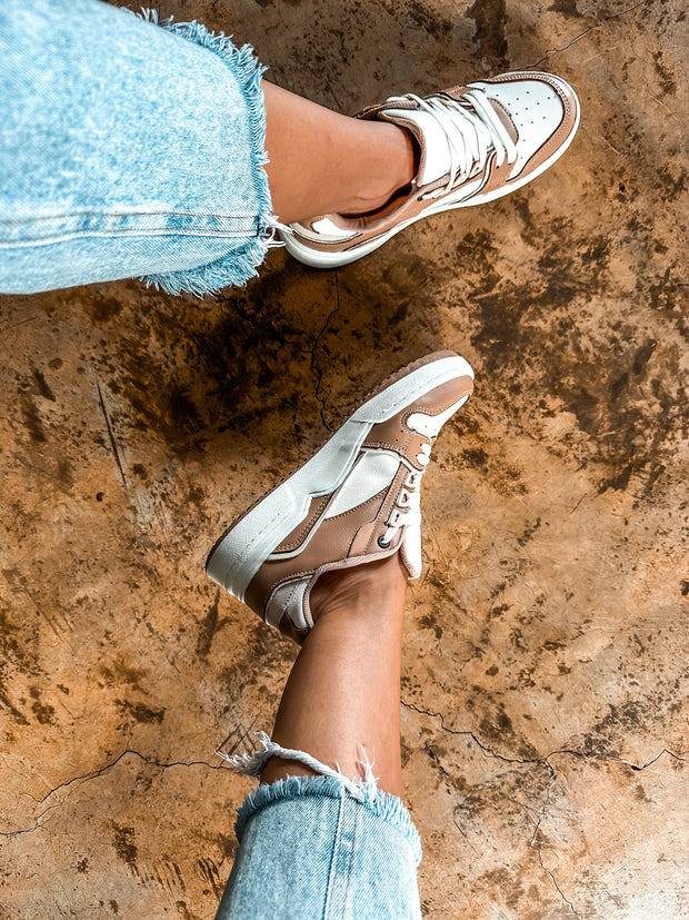 Sportif Tip Nude And White Sneakers