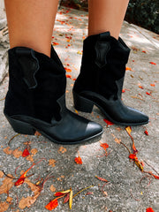 Cowgirl Short Range Black Boots