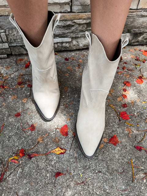 Cowgirl Short Range Ice Boots