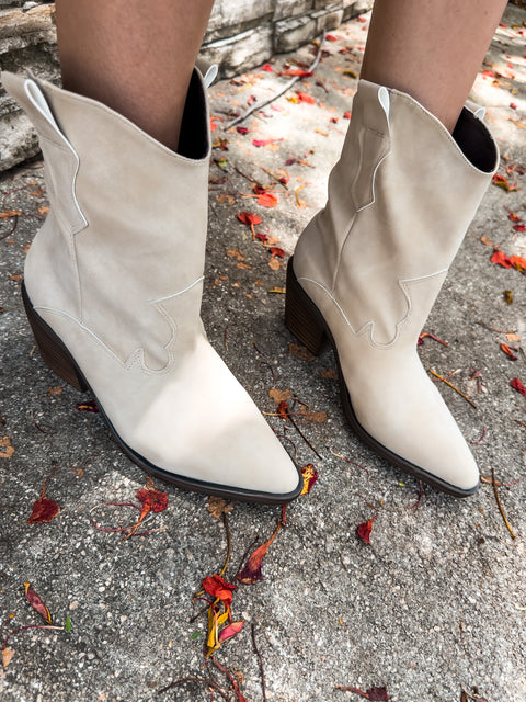 Cowgirl Short Range Ice Boots