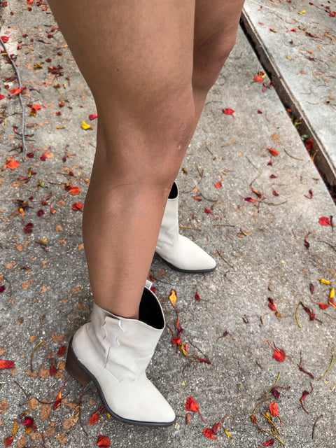 Cowgirl Short Range Ice Boots
